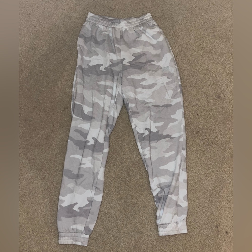 comfy & cute camo sweats from victoria’s secret